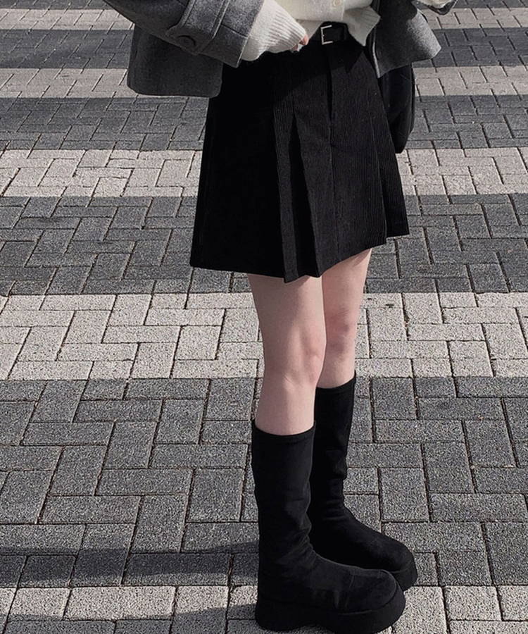 적당한 기장감어반 투핀턱 코듀로이 골덴 플리츠 미니 스커트 블랙
