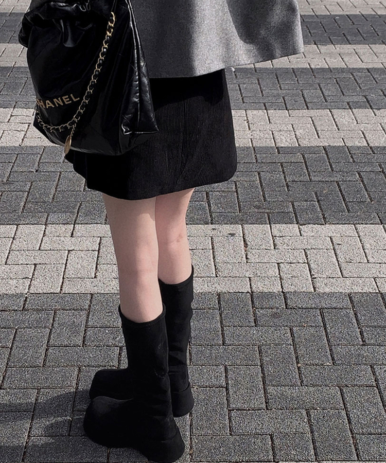 적당한 기장감어반 투핀턱 코듀로이 골덴 플리츠 미니 스커트 블랙
