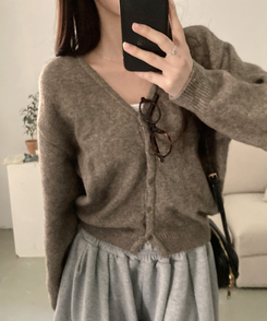 아벨 폭닥 브이넥 울 가디건 우드