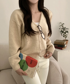 아벨 폭닥 브이넥 울 가디건 베이지