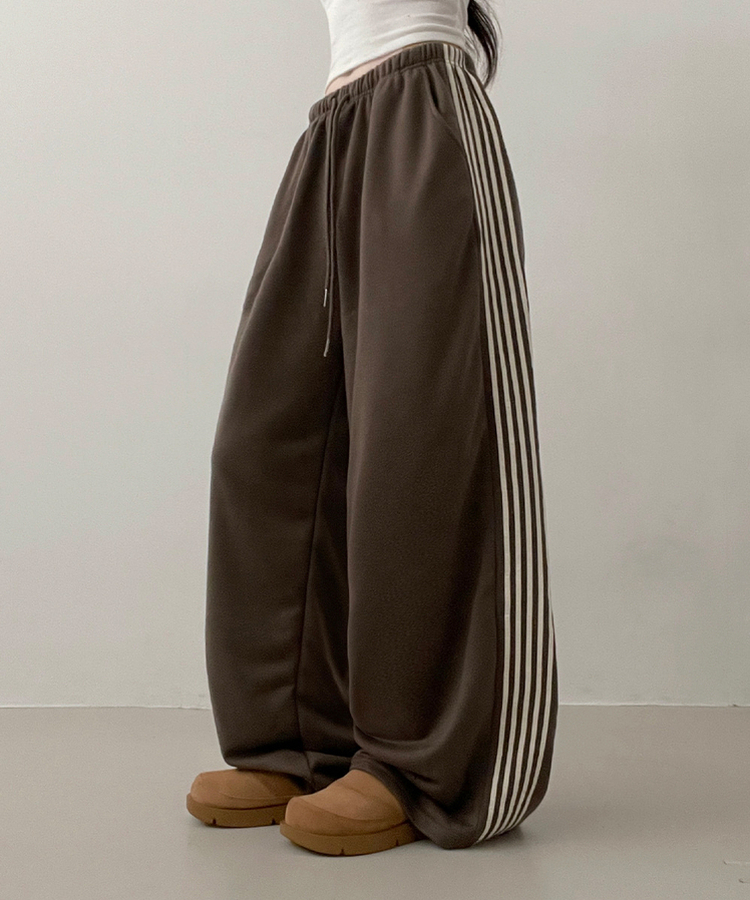 색감추천테리배색트랙라인와이드밴딩롱팬츠 밤색