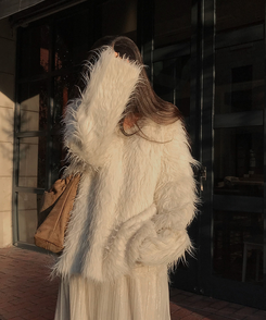 ファーVネックニット IVORY