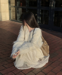 ファーVネックニット IVORY