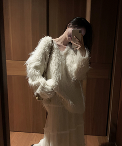 ファーVネックニット IVORY