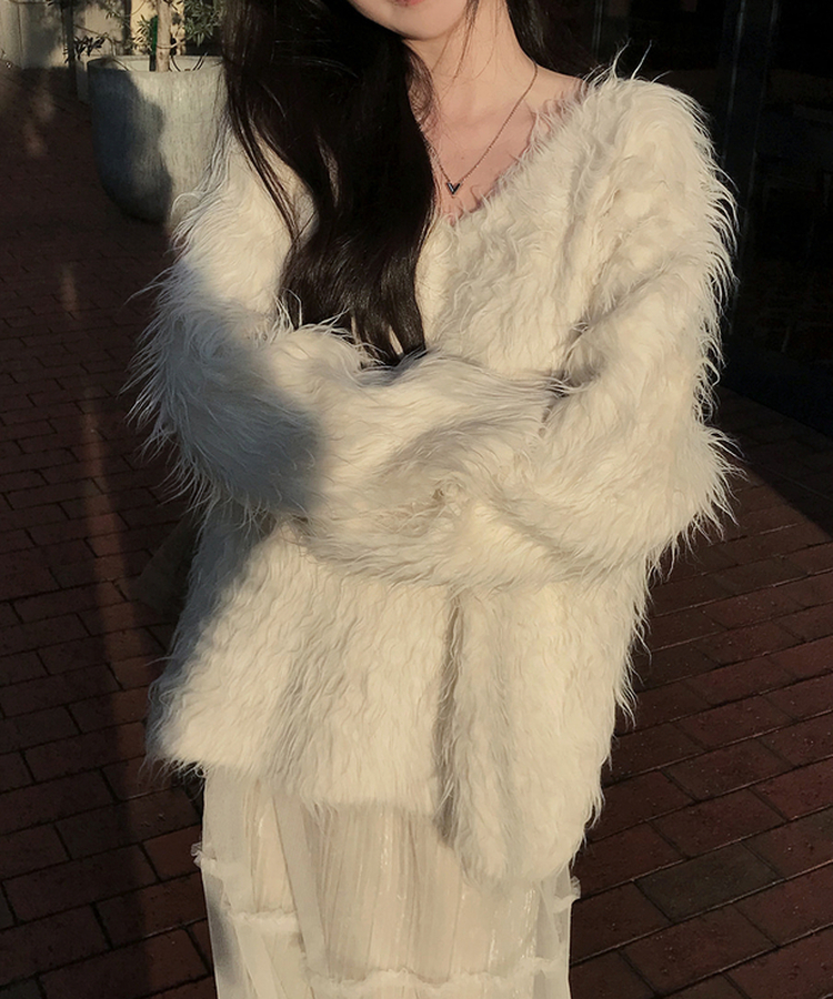 ファーVネックニット IVORY