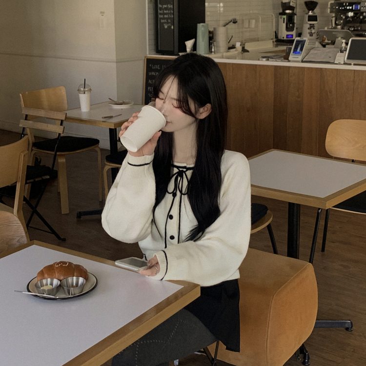 리본포인트 라인 배색 라운드넥 버튼 루즈핏 울 벌룬 니트가디건 봄가디건 아이보리