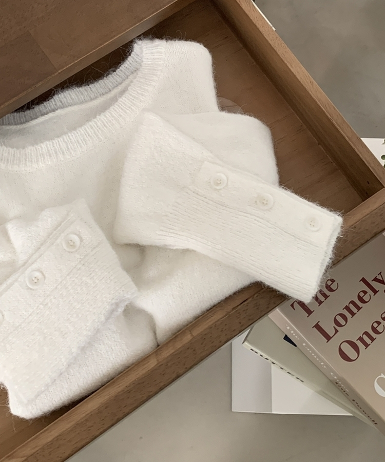 러블 소매 버튼 여리핏 라운드넥 긴팔니트