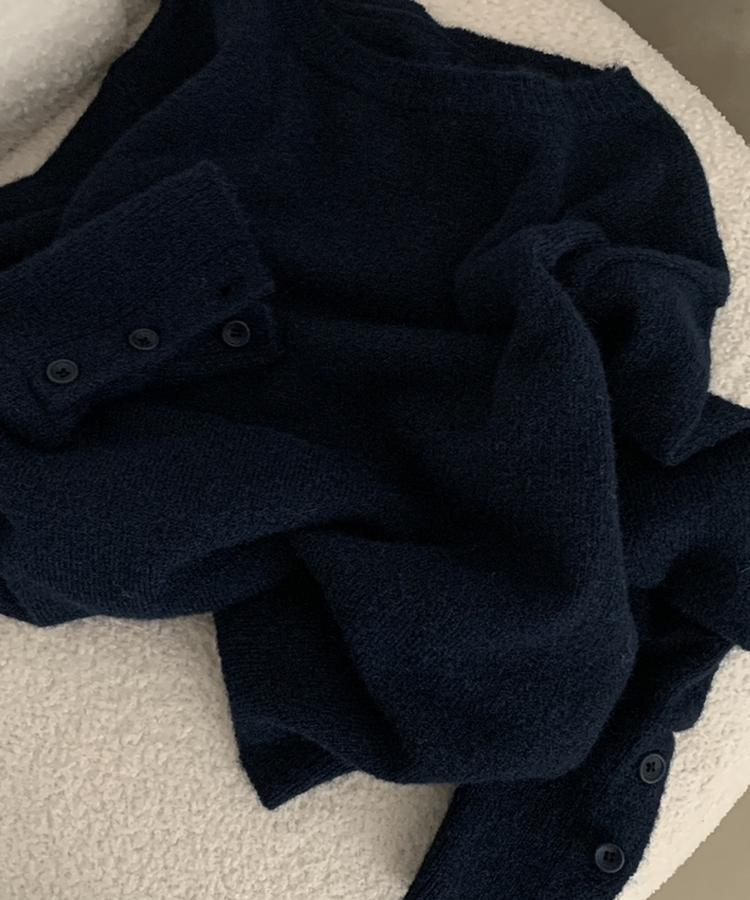 러블 소매 버튼 여리핏 라운드넥 긴팔니트