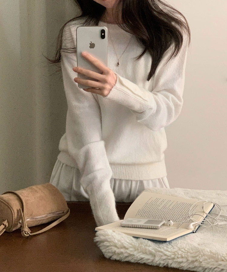 러블 소매 버튼 여리핏 라운드넥 긴팔니트 아이보리