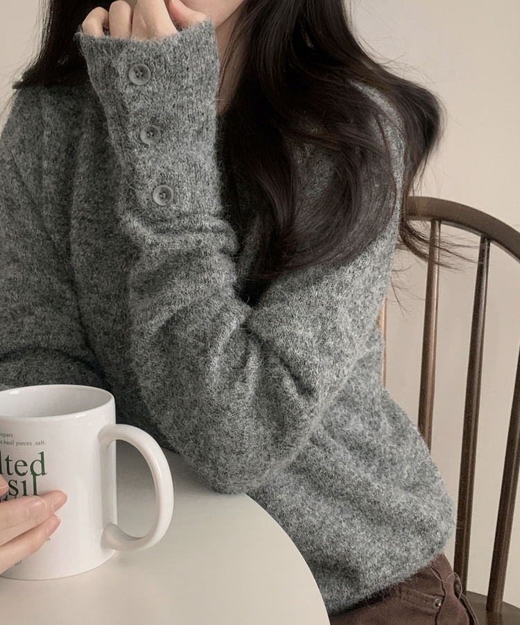 러블 소매 버튼 여리핏 라운드넥 긴팔니트 그레이