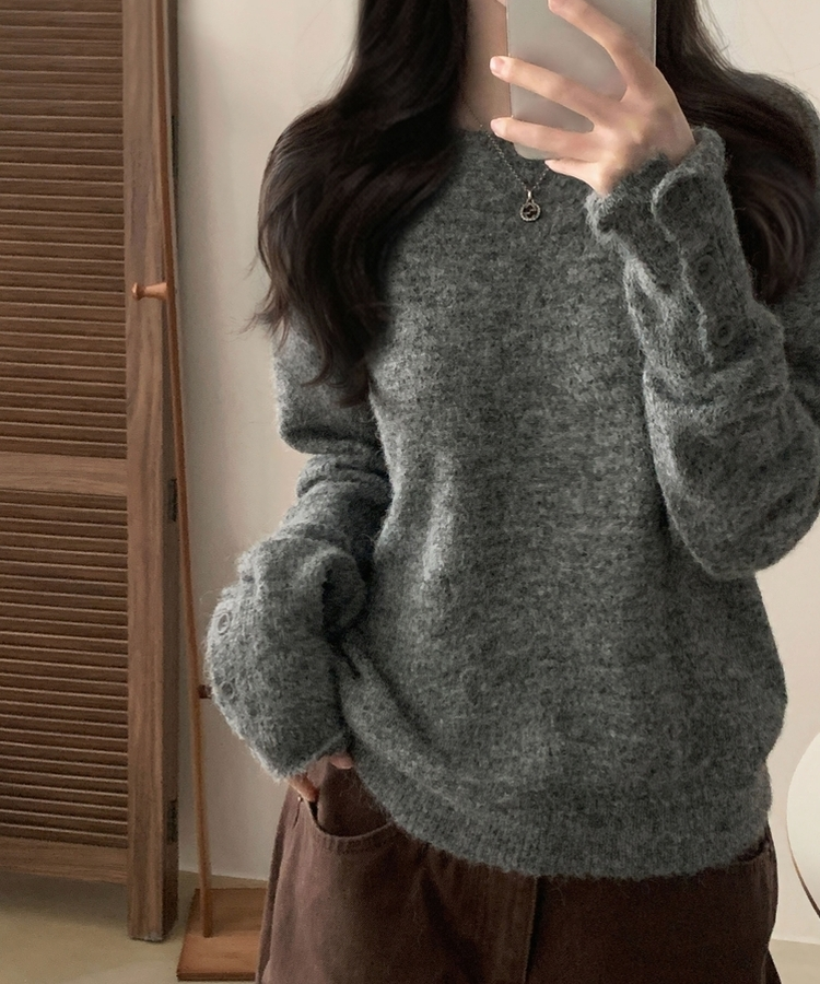 러블 소매 버튼 여리핏 라운드넥 긴팔니트 그레이