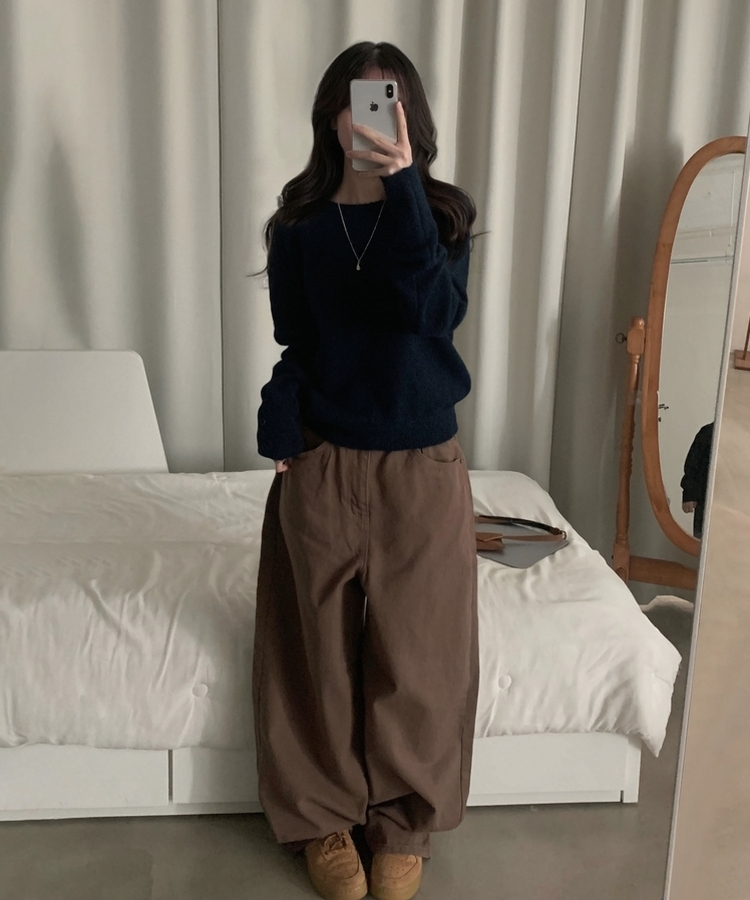 러블 소매 버튼 여리핏 라운드넥 긴팔니트 네이비