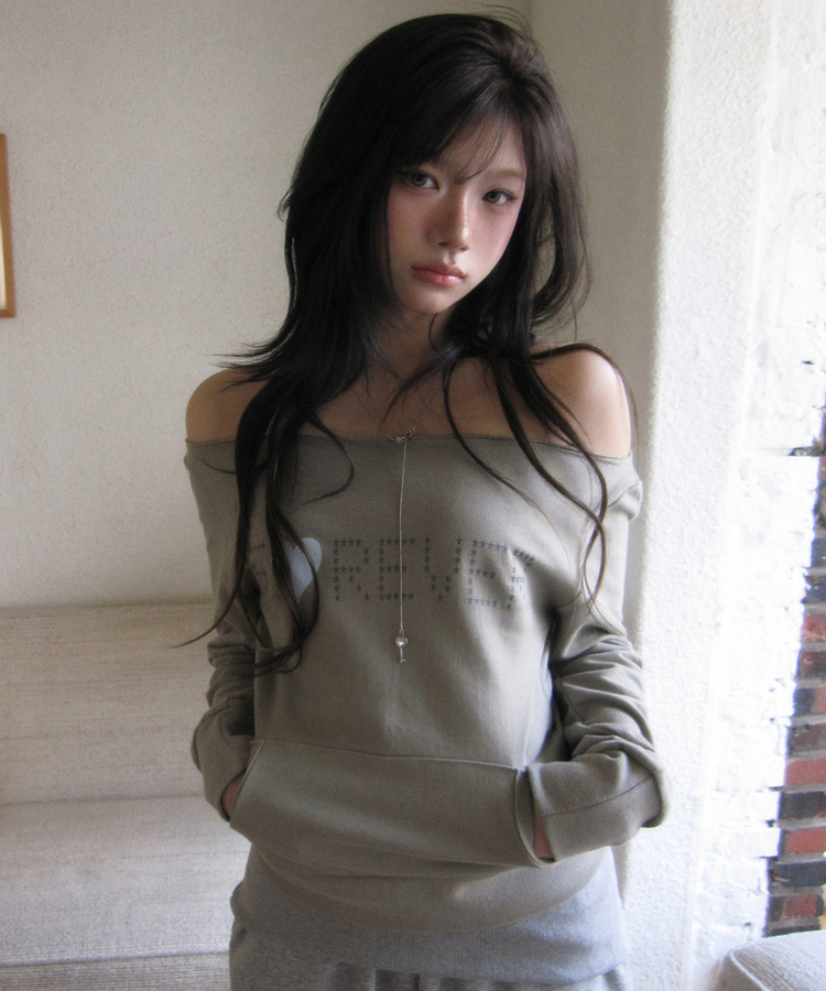 オフショルダーレタリングトレーナー KHAKI