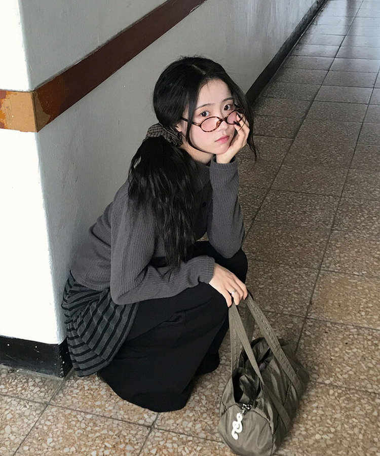 마키 스트라이프 버튼팬던트 셔링 스트랩 프릴 미니 스커트 그레이줄