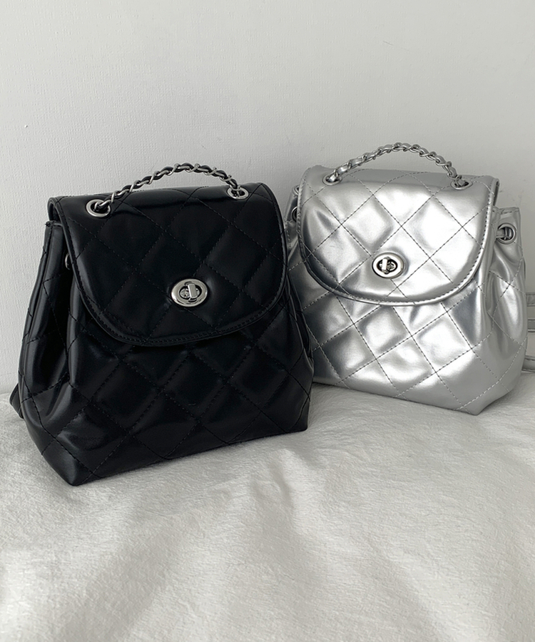 チェーンキルティングミニバックパック