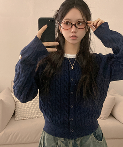 쇼나 꽈배기 케이블 레더 페치 데일리 도톰 가디건 네이비