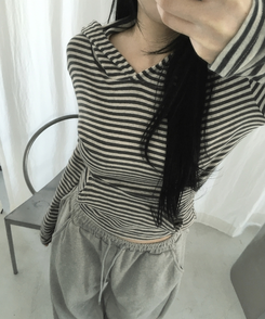 ボーダーハンドポケットフード長袖Tシャツ NAVY