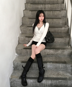 루넬 브이넥 단추 여리 골지 니트 긴팔 아이보리