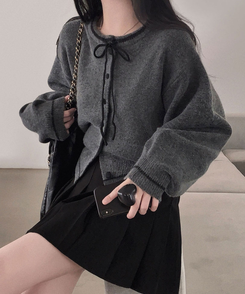 카누 폭닥 리본 배색 아방핏 세미크롭 라운드 니트 가디건 차콜