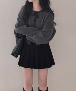 카누 폭닥 리본 배색 아방핏 세미크롭 라운드 니트 가디건 차콜