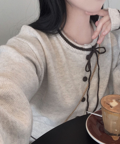 카누 폭닥 리본 배색 아방핏 세미크롭 라운드 니트 가디건 오트밀
