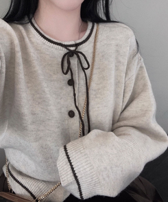 카누 폭닥 리본 배색 아방핏 세미크롭 라운드 니트 가디건 오트밀