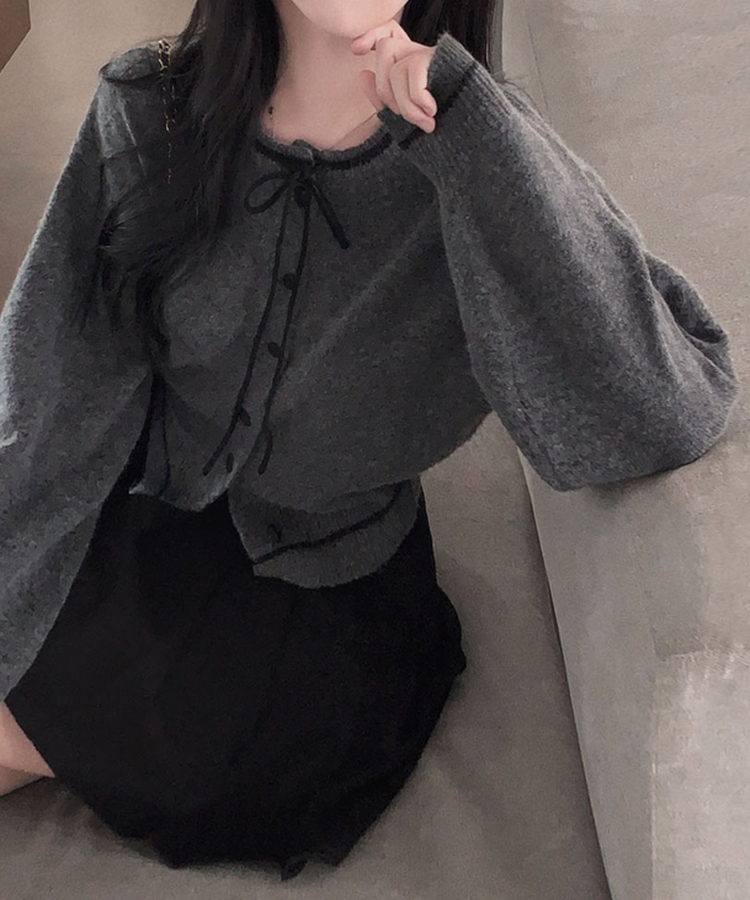 카누 폭닥 리본 배색 아방핏 세미크롭 라운드 니트 가디건 차콜