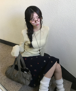 소하 플라워 자수 A라인 미디 스커트 네이비