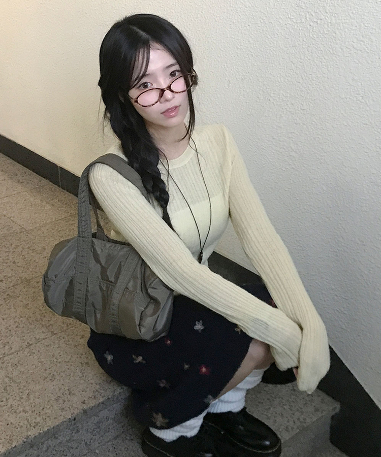 소하 플라워 자수 A라인 미디 스커트 네이비