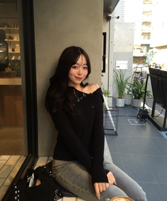 オフショルダーボタンリブニット BLACK