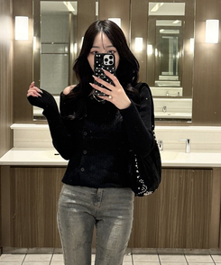 オフショルダーボタンリブニット BLACK