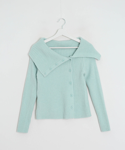 オフショルダーボタンリブニット