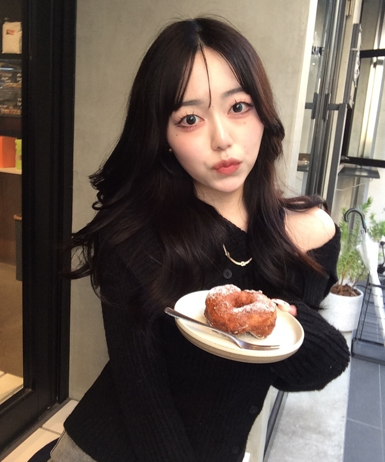 オフショルダーボタンリブニット BLACK