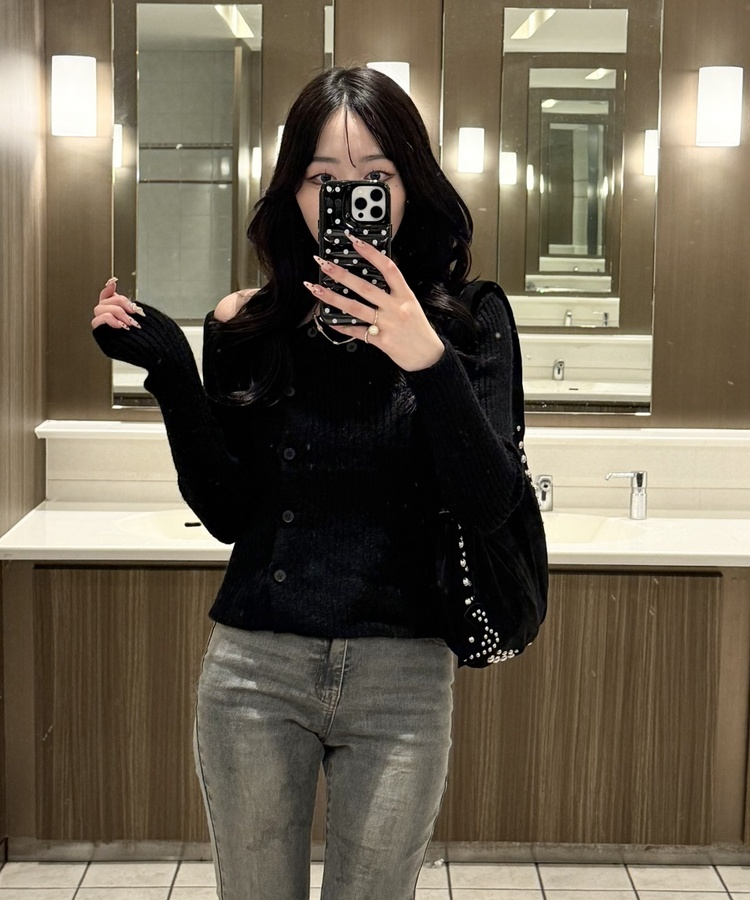 オフショルダーボタンリブニット BLACK