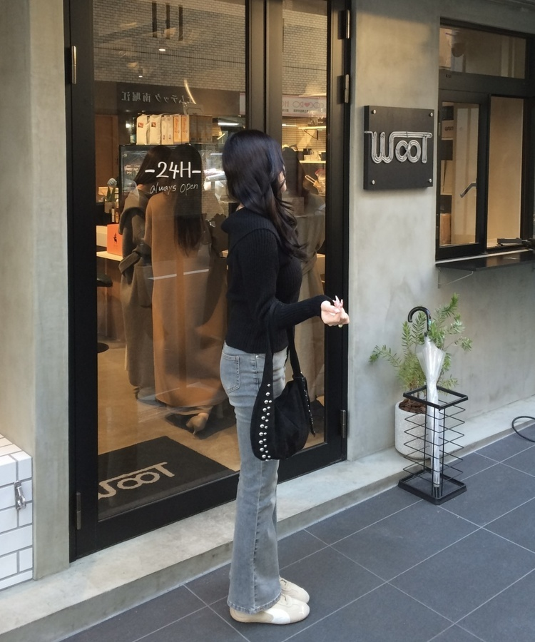 オフショルダーボタンリブニット BLACK