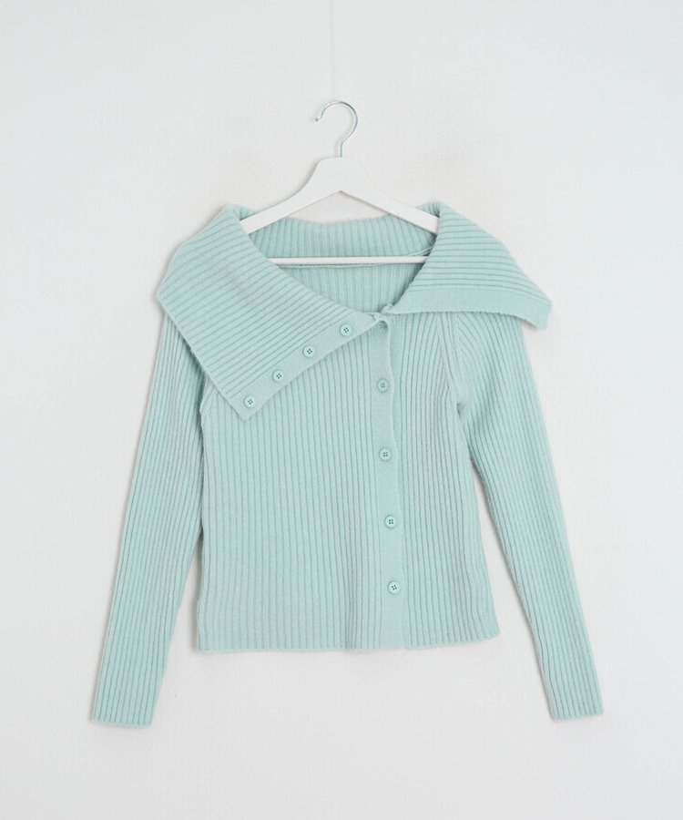 オフショルダーボタンリブニット