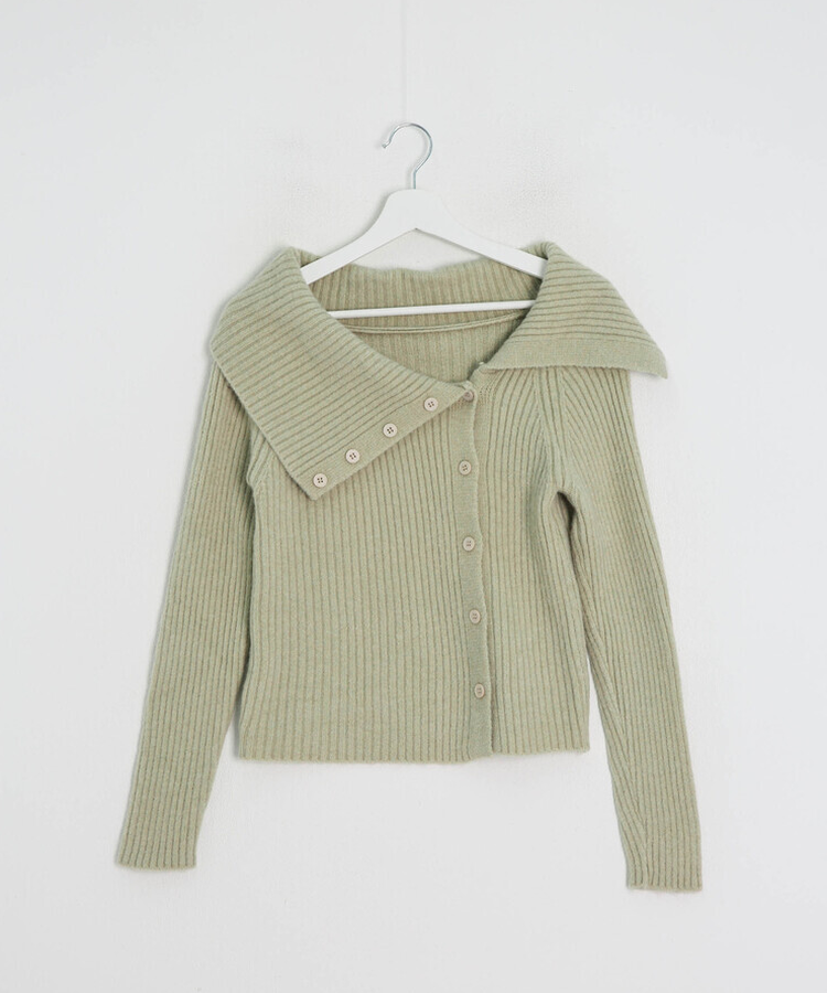 オフショルダーボタンリブニット