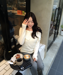 オフショルダーニットトップス IVORY