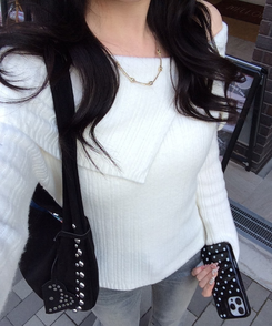 オフショルダーニットトップス IVORY