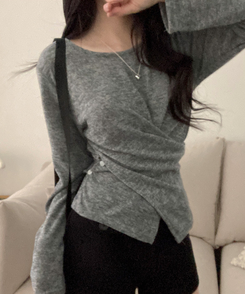 단추 랩 트임 니트 티셔츠 그레이