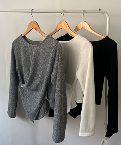 단추 랩 트임 니트 티셔츠