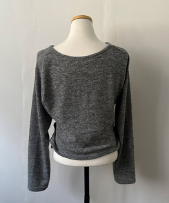 단추 랩 트임 니트 티셔츠