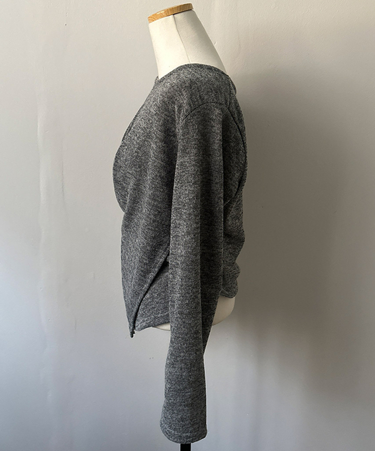 ボタンラップスリットニット