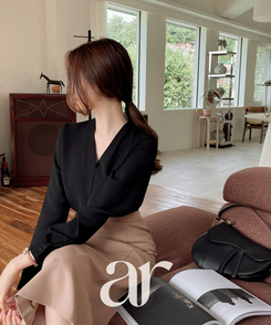 Ⅴネック9色ブラウス  BLACK