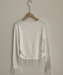レースレイヤードVネック長袖Tシャツ