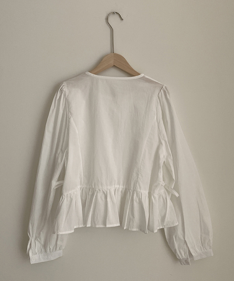 フラワー刺繍レイヤードパンチングフリルブラウス