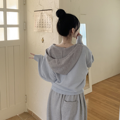 투웨이 펜던트 와펜 루즈핏 배색 니트 후드집업 소라