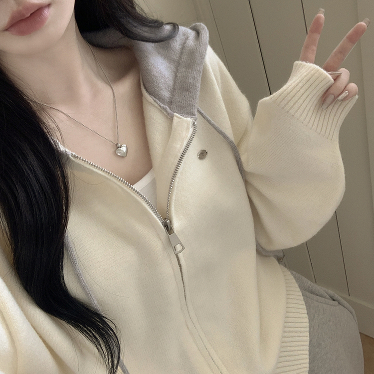 투웨이 펜던트 와펜 루즈핏 배색 니트 후드집업 아이보리