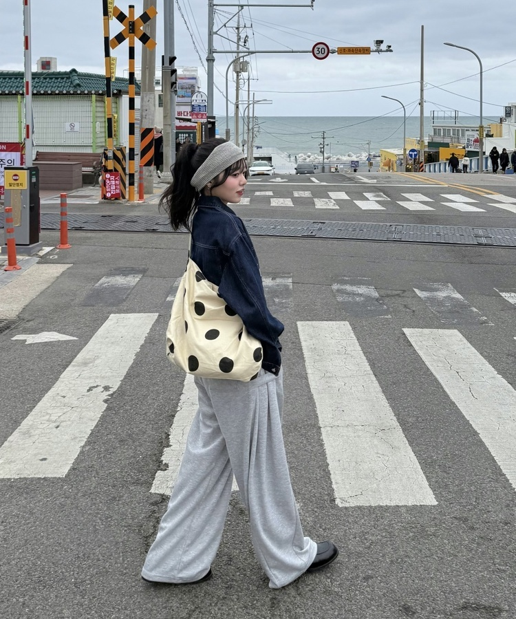 왕도트 크로스백 베이지