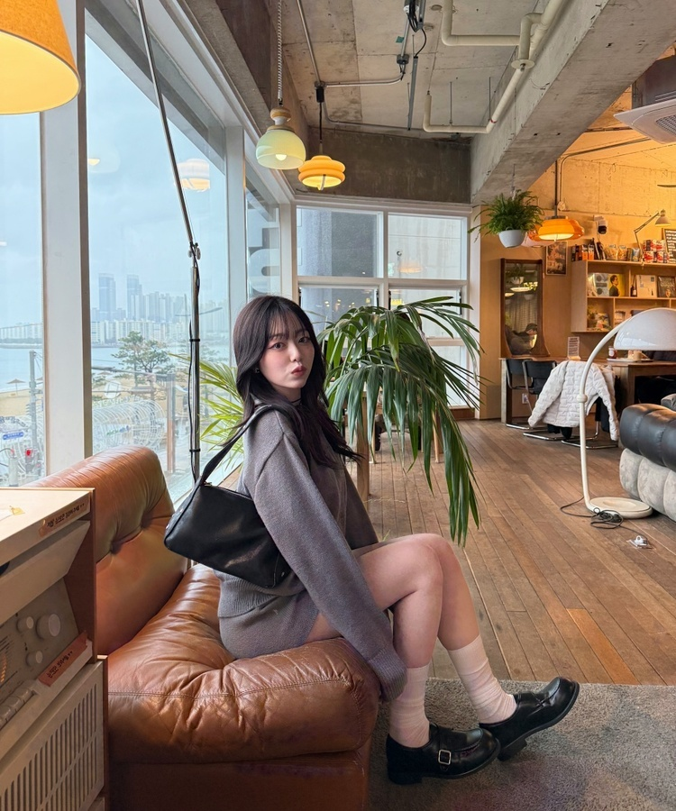 아일렛 레더 숄더백 블랙